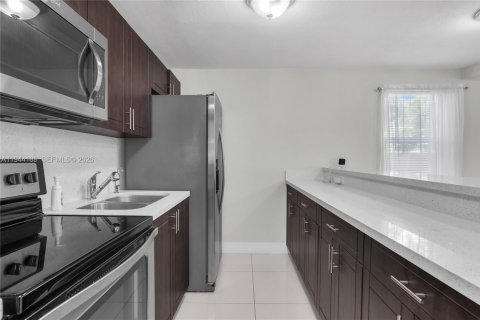 Villa ou maison à vendre à Miami, Floride: 3 chambres, 98.48 m2 № 2059980 - photo 11