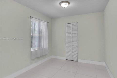 Villa ou maison à vendre à Miami, Floride: 3 chambres, 98.48 m2 № 2059980 - photo 21