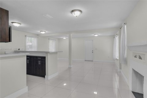 Villa ou maison à vendre à Miami, Floride: 3 chambres, 98.48 m2 № 2059980 - photo 9
