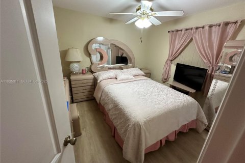 House in Miami, Florida 3 bedrooms, 141.21 sq.m. № 1993129 - photo 3