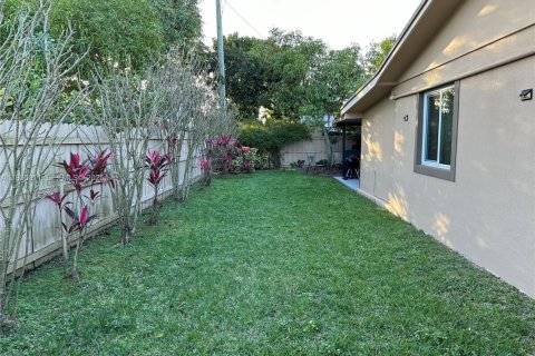 House in Miami, Florida 3 bedrooms, 141.21 sq.m. № 1993129 - photo 13
