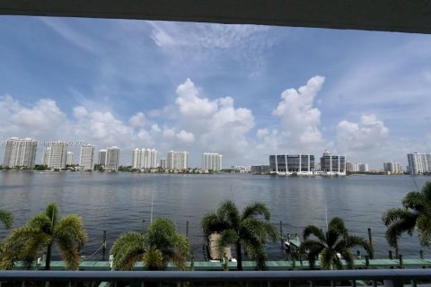Condo in Sunny Isles Beach, Florida, 2 bedrooms  № 2082154