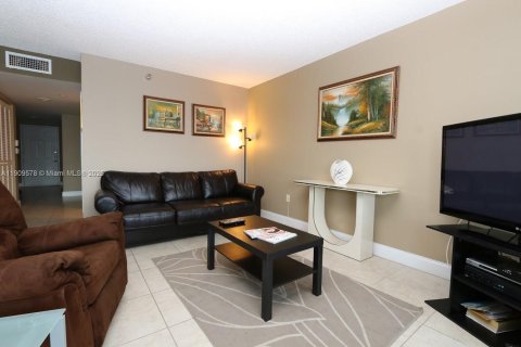 Condo in Sunny Isles Beach, Florida, 2 bedrooms  № 2082154 - photo 6