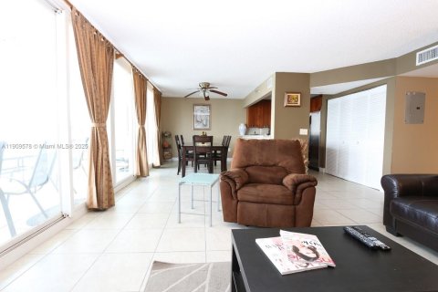 Condo in Sunny Isles Beach, Florida, 2 bedrooms  № 2082154 - photo 4