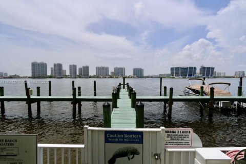 Condo in Sunny Isles Beach, Florida, 2 bedrooms  № 2082154 - photo 30