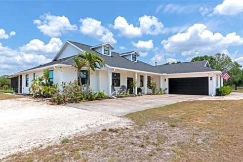 House in Bradenton, Florida 4 bedrooms, 232.16 sq.m. № 1680966 - photo 1