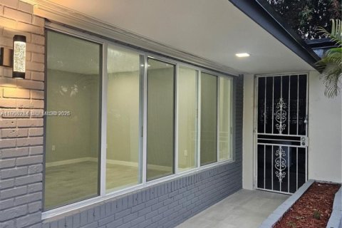 Villa ou maison à vendre à Plantation, Floride: 4 chambres, 154.96 m2 № 2029383 - photo 5