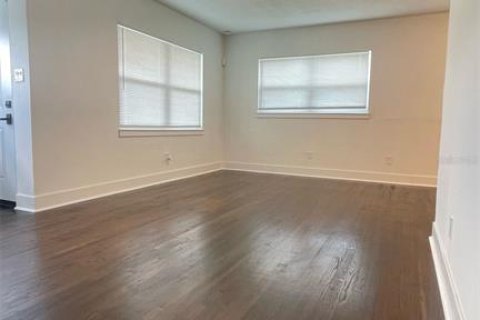 House in Orlando, Florida 3 bedrooms, 120.77 sq.m. № 1735511 - photo 6