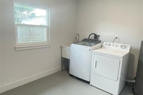 House in Orlando, Florida 3 bedrooms, 120.77 sq.m. № 1735511 - photo 30