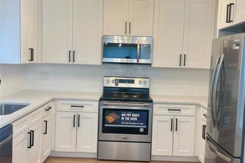 House in Orlando, Florida 3 bedrooms, 120.77 sq.m. № 1735511 - photo 10