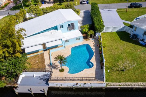 House in Fort Lauderdale, Florida 2 bedrooms, 157.1 sq.m. № 2176394 - photo 5