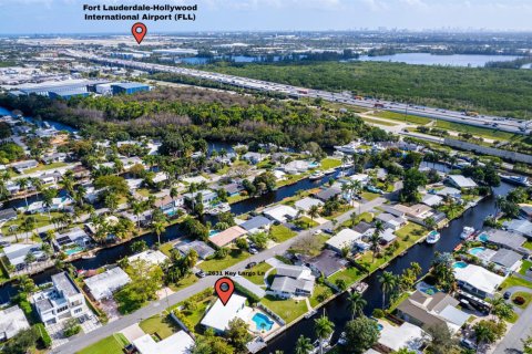 House in Fort Lauderdale, Florida 2 bedrooms, 157.1 sq.m. № 2176394 - photo 2