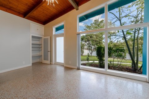 House in Fort Lauderdale, Florida 2 bedrooms, 157.1 sq.m. № 2176394 - photo 15