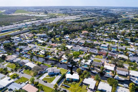 House in Fort Lauderdale, Florida 2 bedrooms, 157.1 sq.m. № 2176394 - photo 7