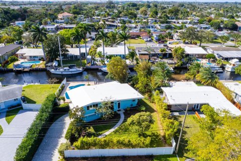 House in Fort Lauderdale, Florida 2 bedrooms, 157.1 sq.m. № 2176394 - photo 6