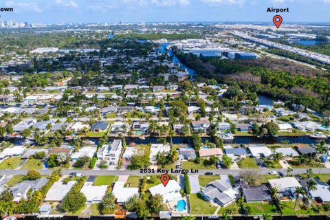 House in Fort Lauderdale, Florida 2 bedrooms, 157.1 sq.m. № 2176394 - photo 3