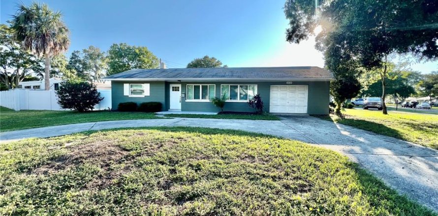 Villa ou maison à Saint Petersburg, Floride 3 chambres, 90.58 m2 № 1869123