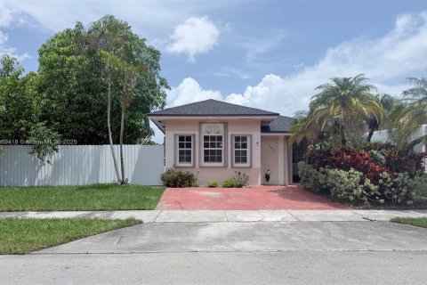 Villa ou maison à Miami, Floride 3 chambres, 111.67 m2 № 2054372