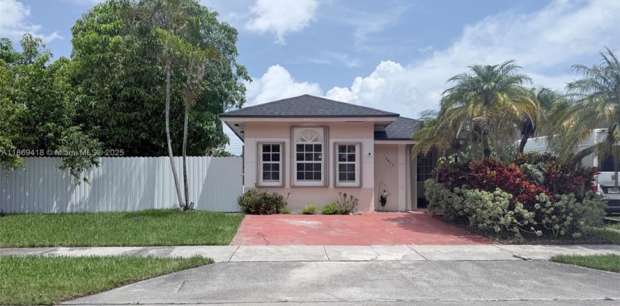 Villa ou maison à Miami, Floride 3 chambres, 111.67 m2 № 2054372