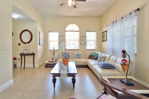 Villa ou maison à vendre à Miami, Floride: 3 chambres, 111.67 m2 № 2054372 - photo 7