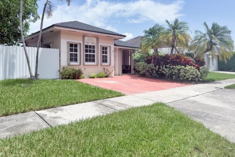 Villa ou maison à vendre à Miami, Floride: 3 chambres, 111.67 m2 № 2054372 - photo 4