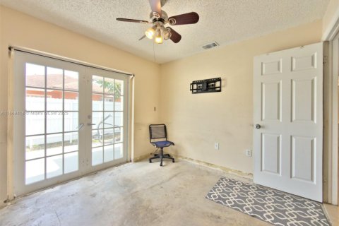 Villa ou maison à vendre à Miami, Floride: 3 chambres, 111.67 m2 № 2054372 - photo 13