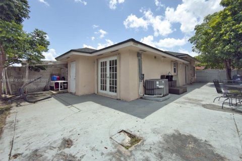 Villa ou maison à vendre à Miami, Floride: 3 chambres, 111.67 m2 № 2054372 - photo 27