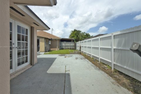 Villa ou maison à vendre à Miami, Floride: 3 chambres, 111.67 m2 № 2054372 - photo 26