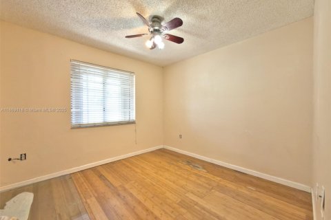 Villa ou maison à vendre à Miami, Floride: 3 chambres, 111.67 m2 № 2054372 - photo 15