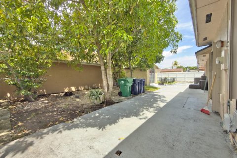 Villa ou maison à vendre à Miami, Floride: 3 chambres, 111.67 m2 № 2054372 - photo 29