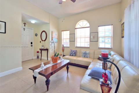 Villa ou maison à vendre à Miami, Floride: 3 chambres, 111.67 m2 № 2054372 - photo 6