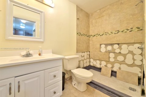 Villa ou maison à vendre à Miami, Floride: 3 chambres, 111.67 m2 № 2054372 - photo 17