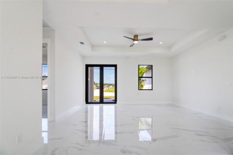 Casa en venta en Cape Coral, Florida, 3 dormitorios, 128.86 m2 № 1076155 - foto 3
