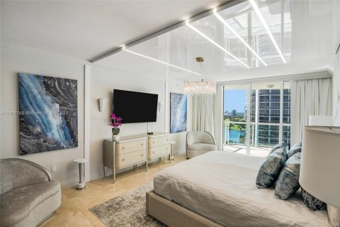 Condominio en venta en Aventura, Florida, 3 dormitorios, 303.23 m2 № 1964436 - foto 18