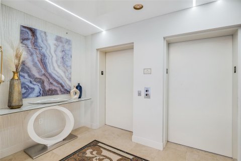 Condominio en venta en Aventura, Florida, 3 dormitorios, 303.23 m2 № 1964436 - foto 2