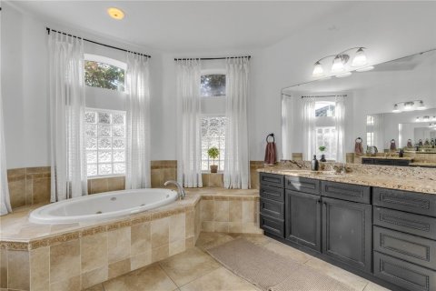 House in Mount Dora, Florida 5 bedrooms, 308.62 sq.m. № 2215681 - photo 23