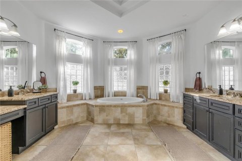 House in Mount Dora, Florida 5 bedrooms, 308.62 sq.m. № 2215681 - photo 22