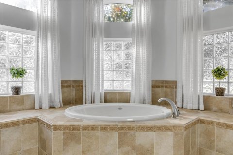 House in Mount Dora, Florida 5 bedrooms, 308.62 sq.m. № 2215681 - photo 26