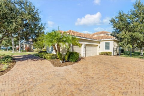 House in Mount Dora, Florida 5 bedrooms, 308.62 sq.m. № 2215681 - photo 1