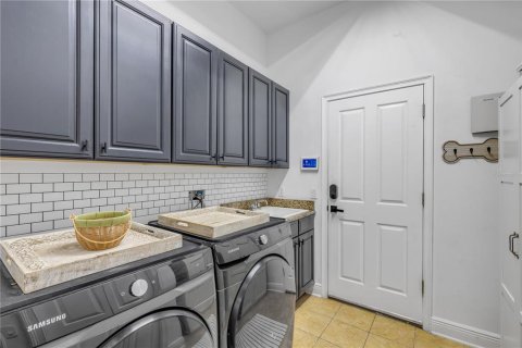 House in Mount Dora, Florida 5 bedrooms, 308.62 sq.m. № 2215681 - photo 8