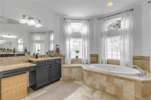 House in Mount Dora, Florida 5 bedrooms, 308.62 sq.m. № 2215681 - photo 25