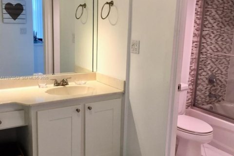 Condo in Sunny Isles Beach, Florida, 2 bedrooms № 2032312 - photo 5