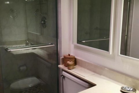 Condo in Sunny Isles Beach, Florida, 2 bedrooms № 2032312 - photo 29