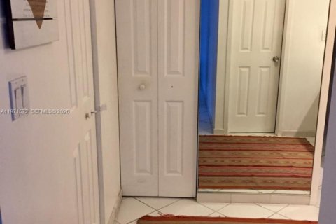 Condo in Sunny Isles Beach, Florida, 2 bedrooms № 2032312 - photo 8