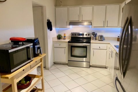 Condo in Sunny Isles Beach, Florida, 2 bedrooms № 2032312 - photo 4