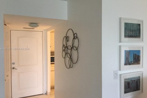 Condo in Sunny Isles Beach, Florida, 2 bedrooms № 2032312 - photo 7