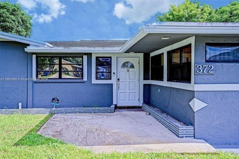 Casa en alquiler en Fort Lauderdale, Florida, 4 dormitorios, 149.39 m2 № 1927037 - foto 3