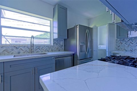 Casa en alquiler en Fort Lauderdale, Florida, 4 dormitorios, 149.39 m2 № 1927037 - foto 5