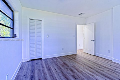 Casa en alquiler en Fort Lauderdale, Florida, 4 dormitorios, 149.39 m2 № 1927037 - foto 21