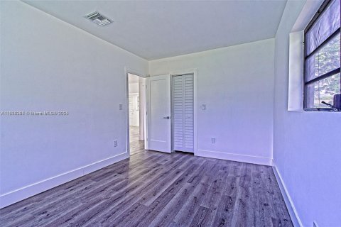 Casa en alquiler en Fort Lauderdale, Florida, 4 dormitorios, 149.39 m2 № 1927037 - foto 10